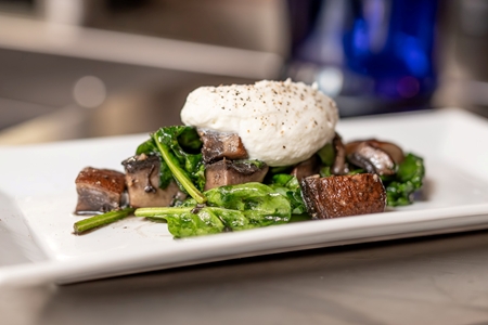 Grilled Portobello Mushroom and Spinach Salad, Warm Goat Cheese Cream